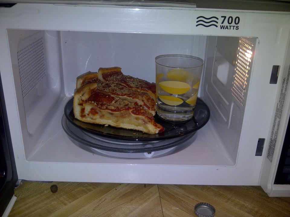 how to reheat pizza in microwave perfectly