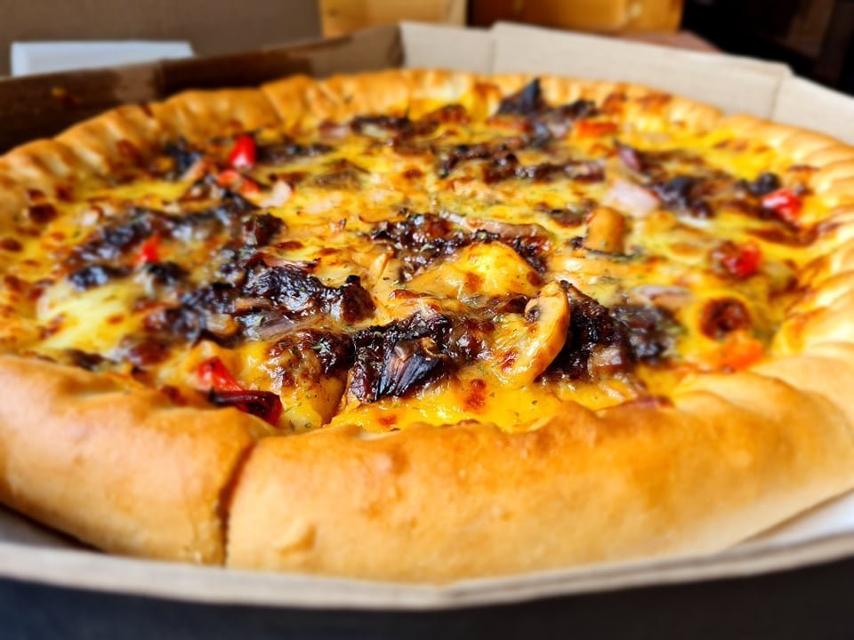 What’s the Best Pizza Hut Philly Cheese Steak Pizza? (My Pick)