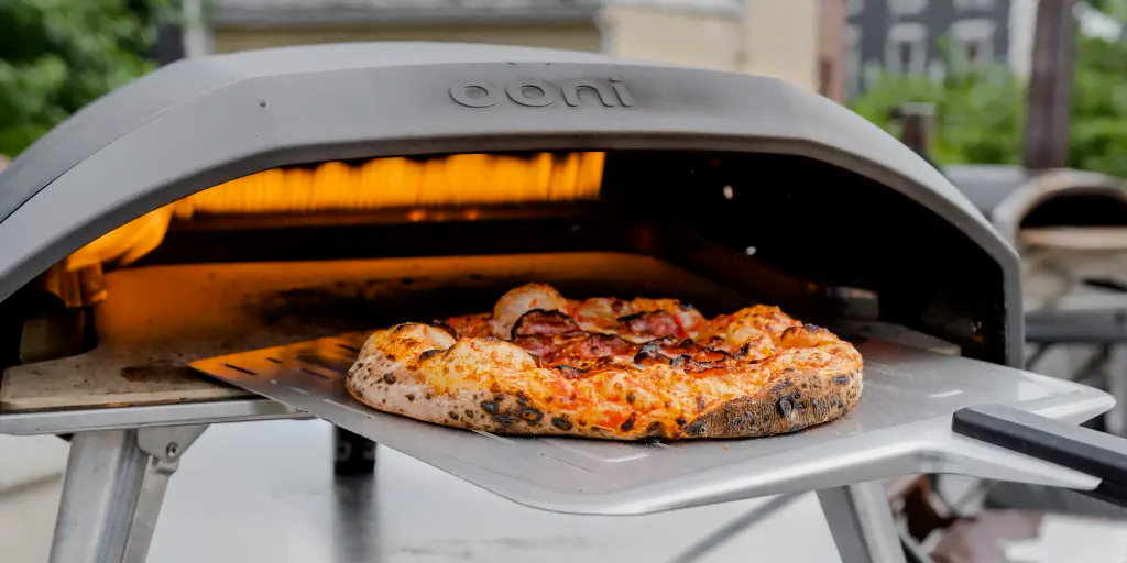 how-big-is-a-16-inch-pizza-slices-servings-size-and-calories