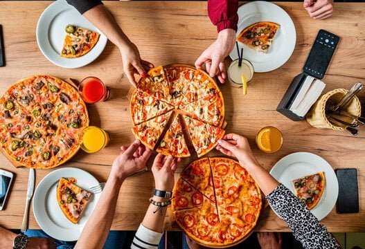A Guide on How to Eat Pizza As the Locals Eat It