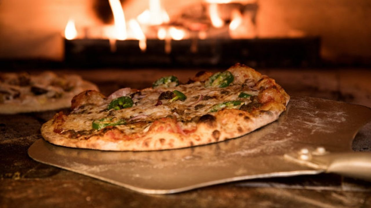 How to Make Wood-Fired Pizza in 4 Easy Steps